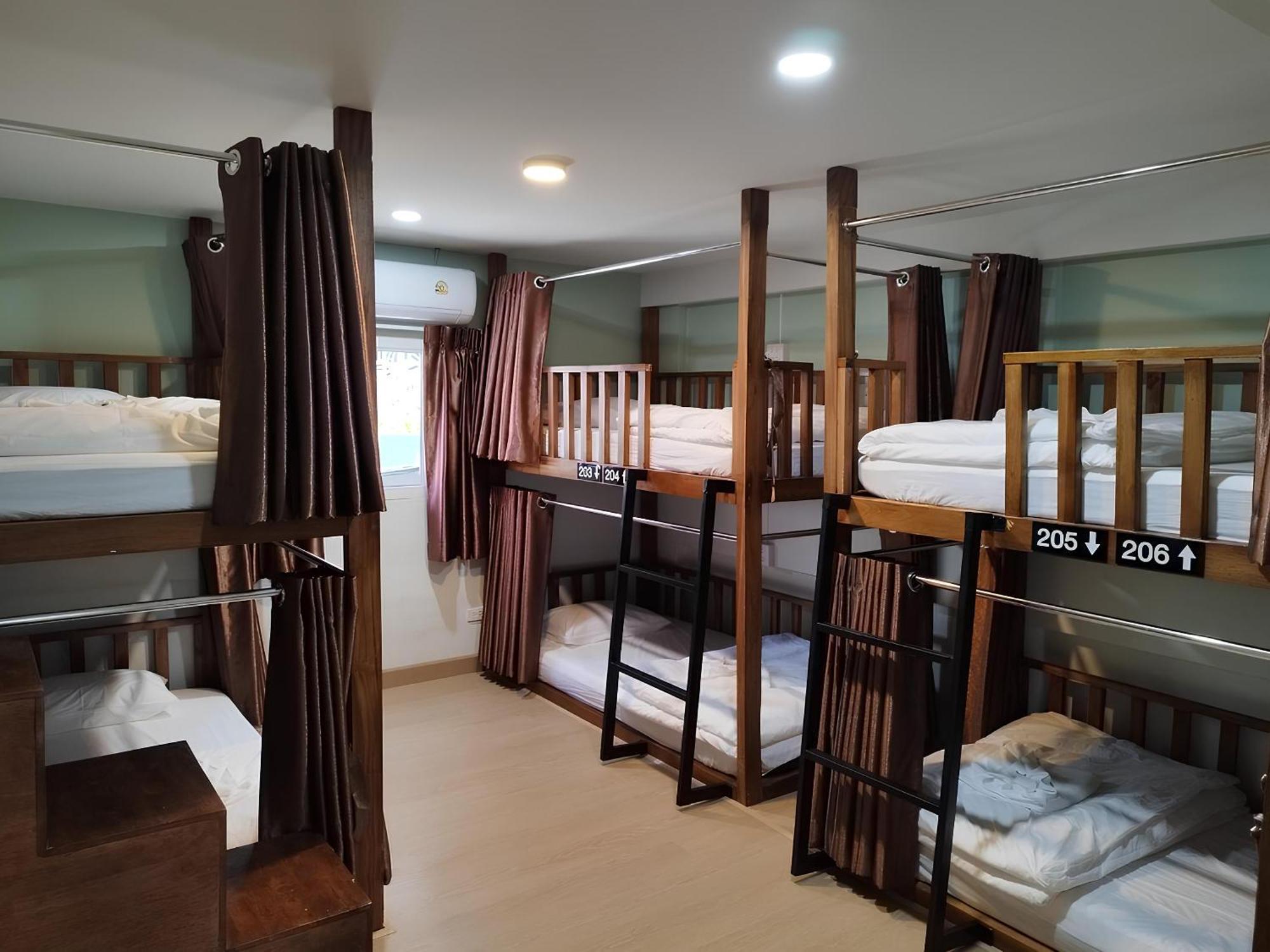 Lub Nai Hostel Patong ภายนอก รูปภาพ